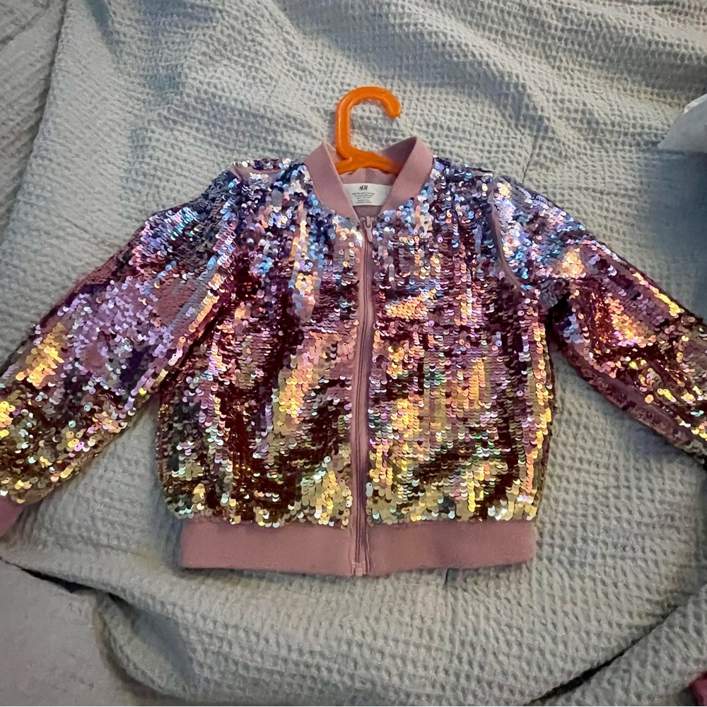 H&M SEQUINED BOMBER JACKET 
4t-5t
VGUC